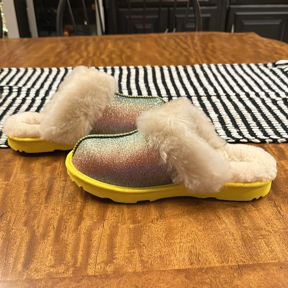 UGG GIRLS SIZE 6 RAINBOW COZY II GLITTER SLIP-ON SLIPPERS (TAYLOR SWIFT VIDES)